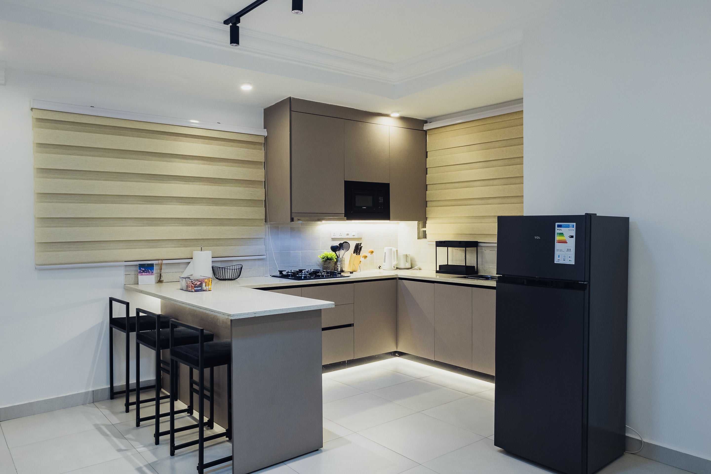 Fitted kitchen with island seating and fridge